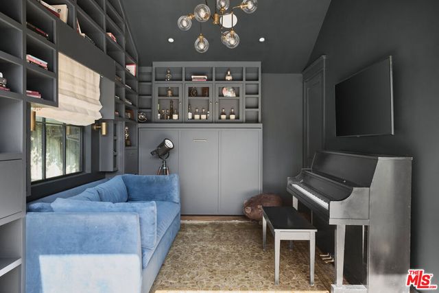 2835 Westbrook Avenue, Los Angeles, CA 90046