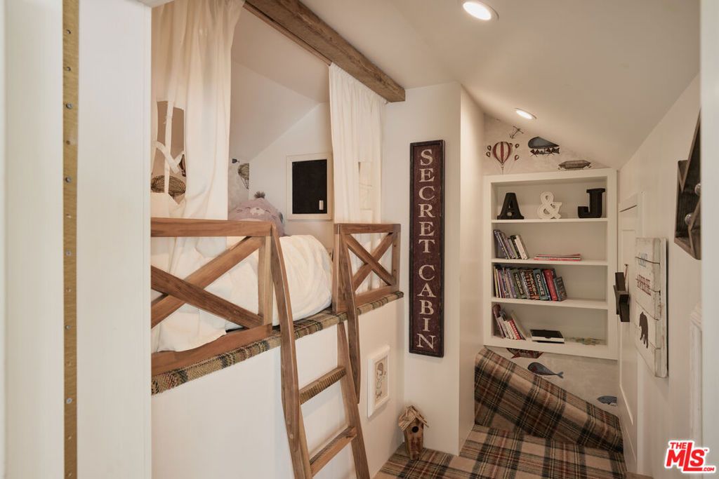 Image 20 of property listing at 2835 Westbrook Avenue, Los Angeles, CA 90046