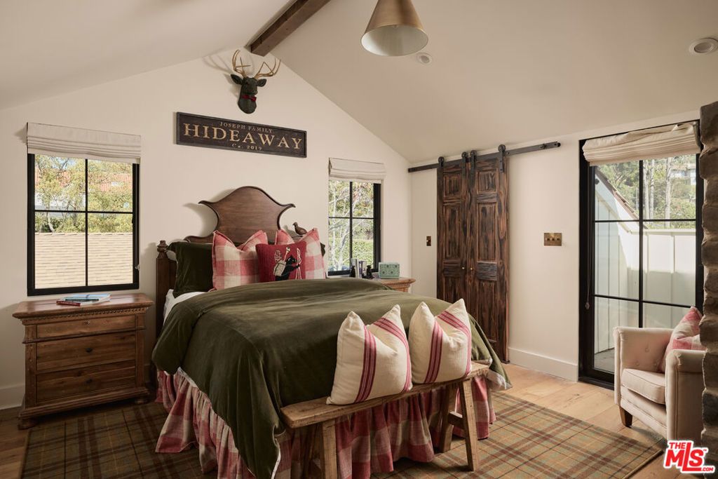 Image 21 of property listing at 2835 Westbrook Avenue, Los Angeles, CA 90046