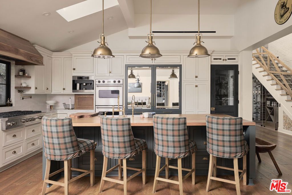 Image 6 of property listing at 2835 Westbrook Avenue, Los Angeles, CA 90046