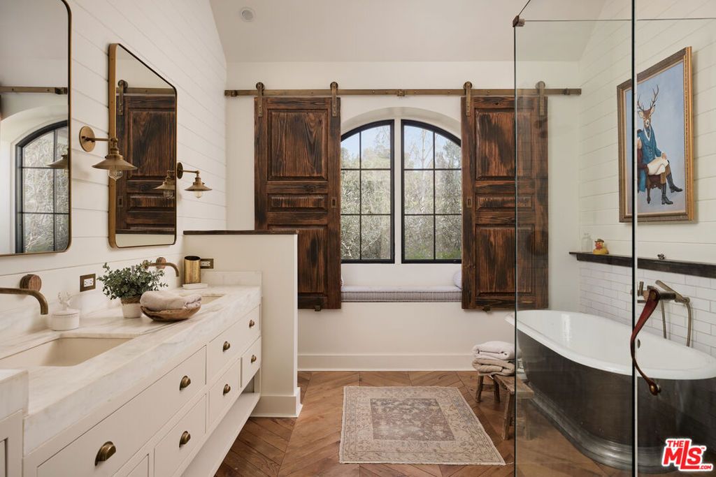 Image 9 of property listing at 2835 Westbrook Avenue, Los Angeles, CA 90046