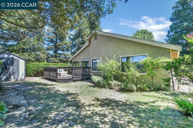 2200 Forsythia Way, Martinez, CA 94553