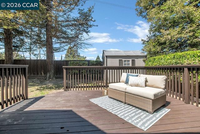2200 Forsythia Way, Martinez, CA 94553
