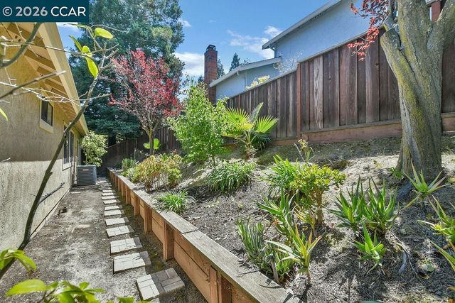 2200 Forsythia Way, Martinez, CA 94553