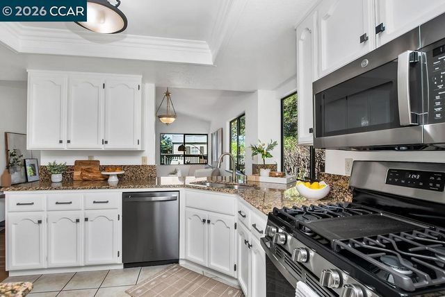 2200 Forsythia Way, Martinez, CA 94553
