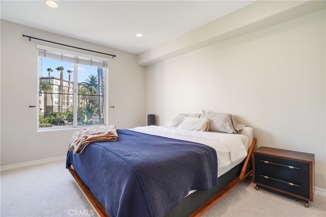 2243 Martin 217, Irvine, CA 92612