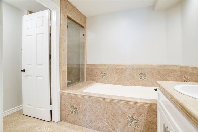 2243 Martin 217, Irvine, CA 92612