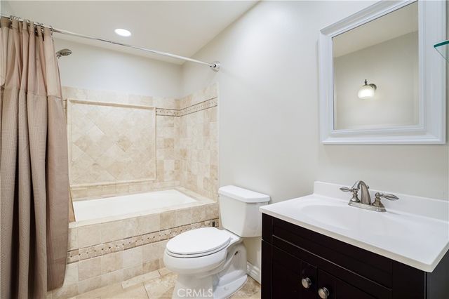 2243 Martin 217, Irvine, CA 92612