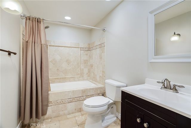 2243 Martin 217, Irvine, CA 92612