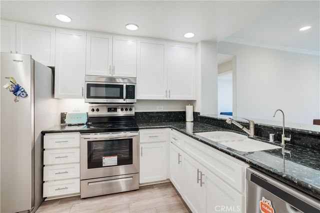 2243 Martin 217, Irvine, CA 92612