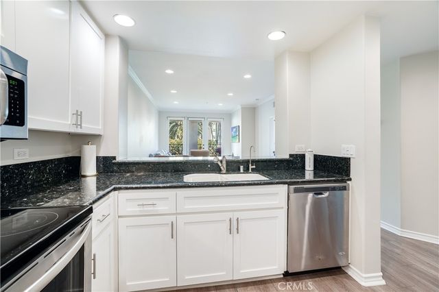 2243 Martin 217, Irvine, CA 92612