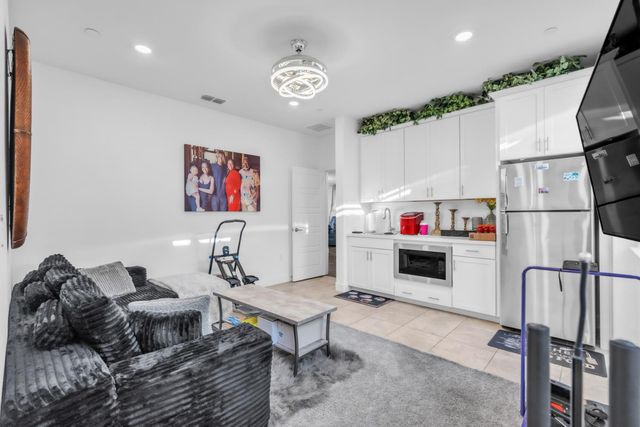 5631 Drifton Way, Sacramento, CA 95835