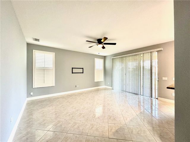 1886 Grey Falcon Circle SW, Vero Beach, FL 32962