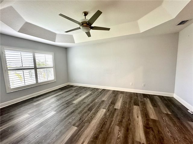 1886 Grey Falcon Circle SW, Vero Beach, FL 32962