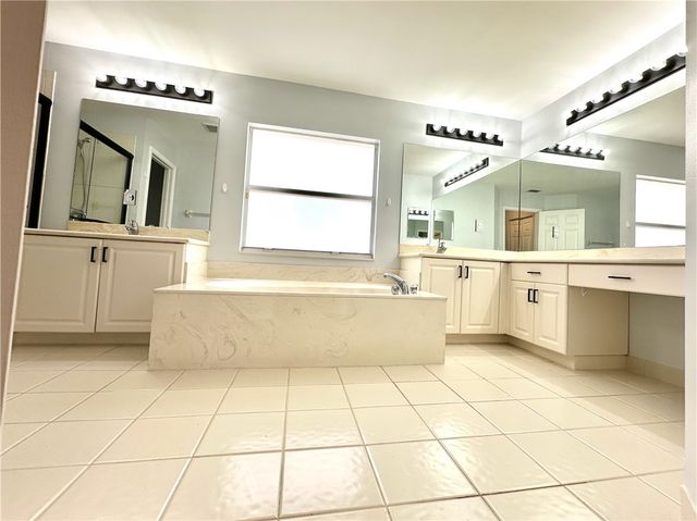 1886 Grey Falcon Circle SW, Vero Beach, FL 32962