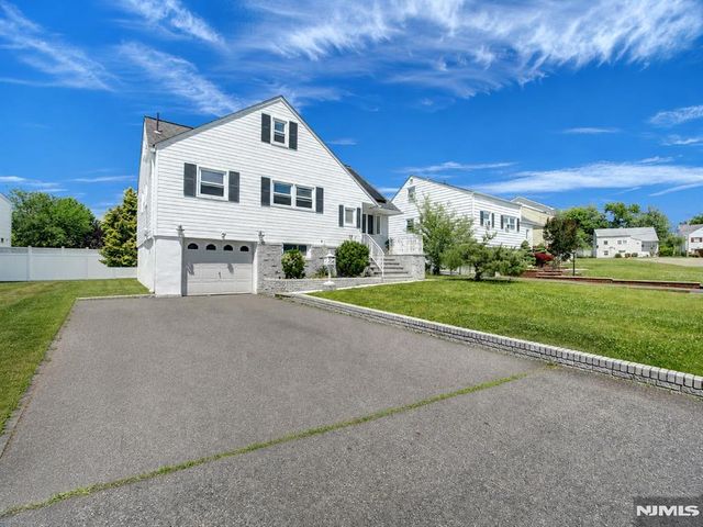 19 Jonquil Circle, Woodbridge, NJ 08863