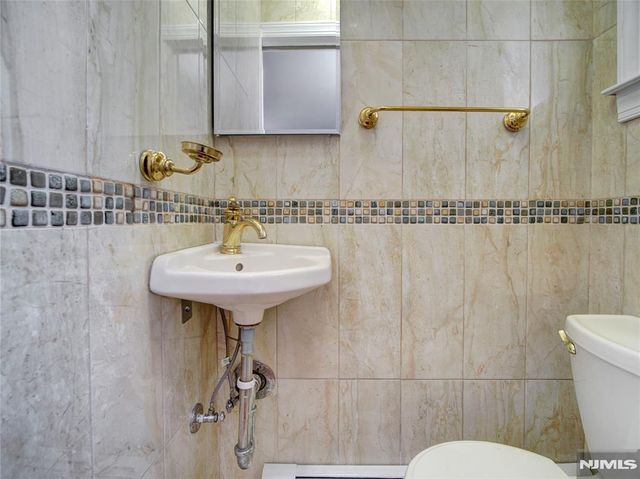 19 Jonquil Circle, Woodbridge, NJ 08863