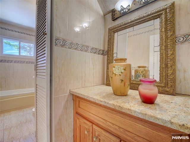 19 Jonquil Circle, Woodbridge, NJ 08863