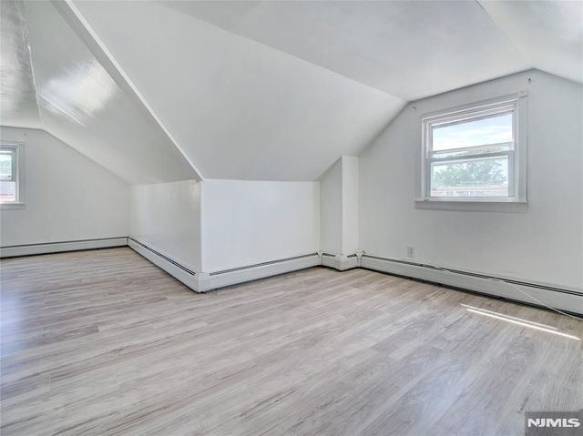 19 Jonquil Circle, Woodbridge, NJ 08863