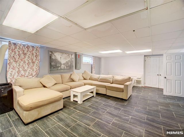 19 Jonquil Circle, Woodbridge, NJ 08863