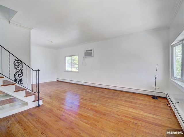 19 Jonquil Circle, Woodbridge, NJ 08863