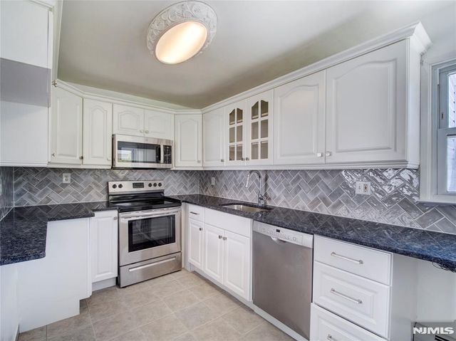 19 Jonquil Circle, Woodbridge, NJ 08863
