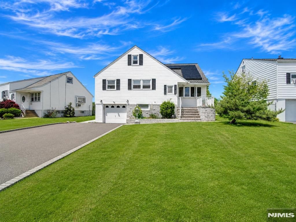19 Jonquil Circle, Woodbridge, NJ 08863