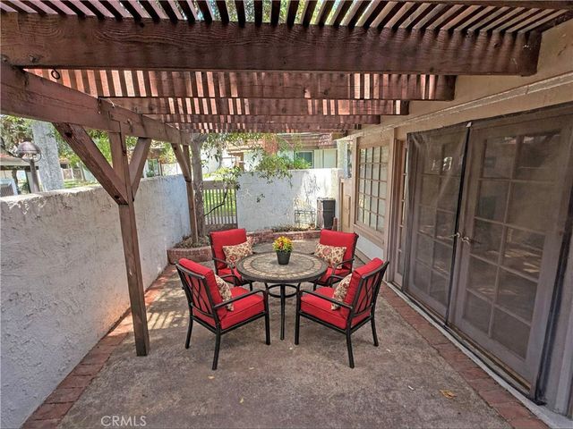 22214 James Alan Circle 1, Chatsworth, CA 91311