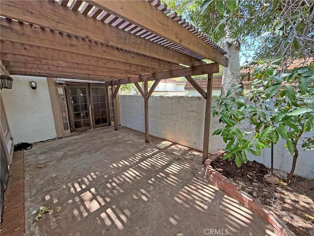 22214 James Alan Circle 1, Chatsworth, CA 91311