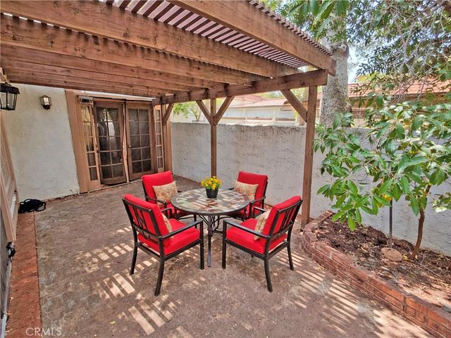 22214 James Alan Circle 1, Chatsworth, CA 91311