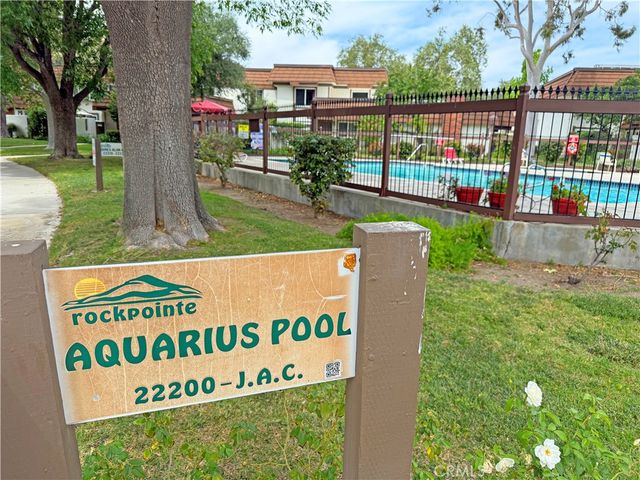 22214 James Alan Circle 1, Chatsworth, CA 91311