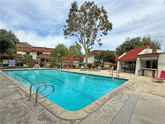 22214 James Alan Circle 1, Chatsworth, CA 91311