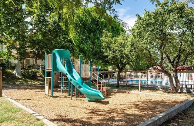 22214 James Alan Circle 1, Chatsworth, CA 91311