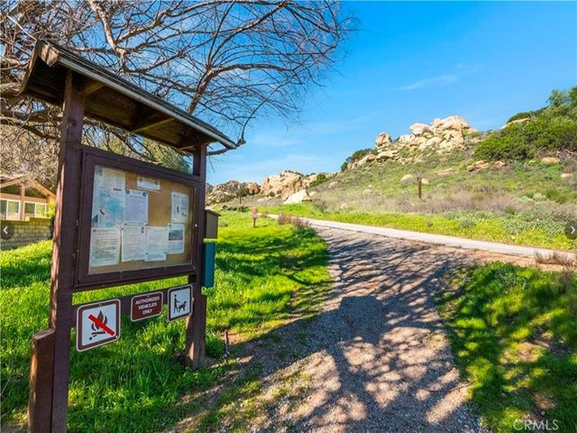 22214 James Alan Circle 1, Chatsworth, CA 91311