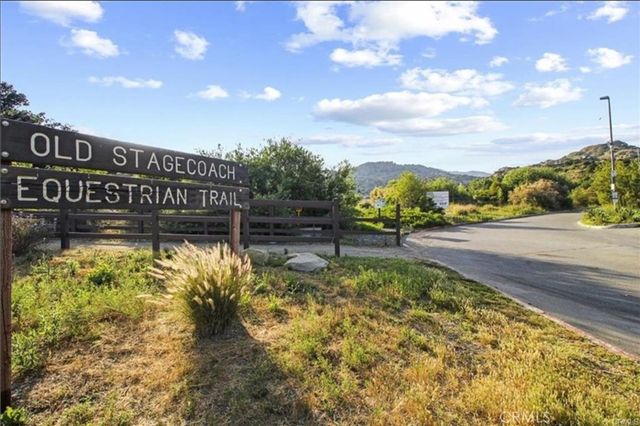 22214 James Alan Circle 1, Chatsworth, CA 91311