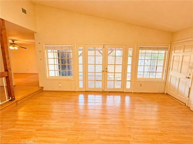 22214 James Alan Circle 1, Chatsworth, CA 91311