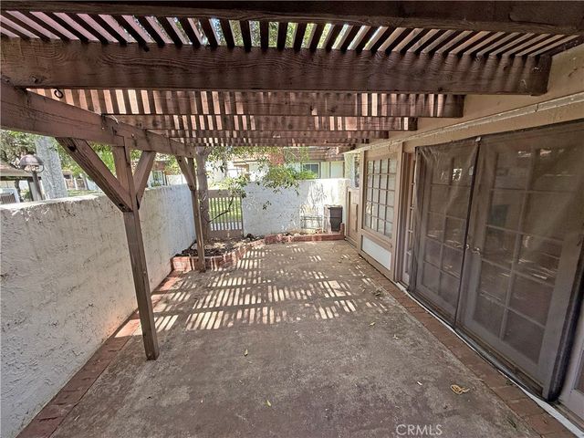 22214 James Alan Circle 1, Chatsworth, CA 91311