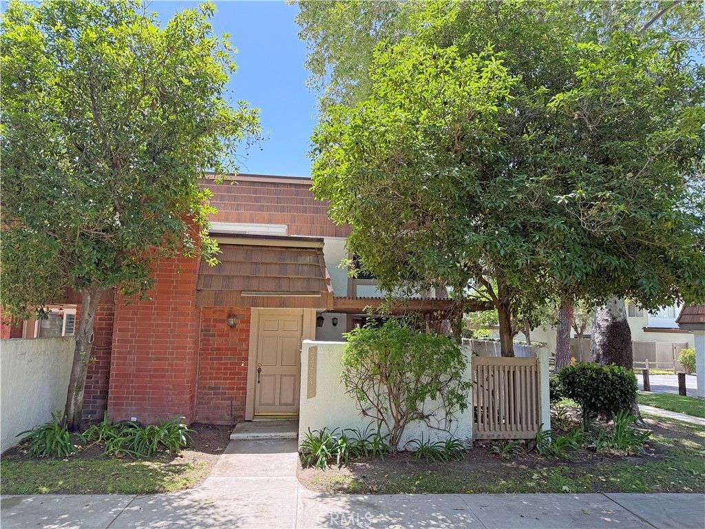 22214 James Alan Circle 1, Chatsworth, CA 91311