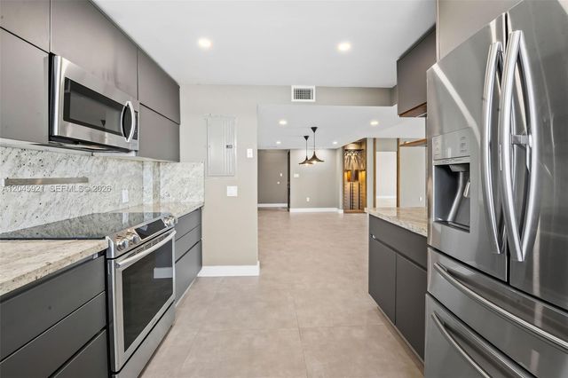 2801 NE 183rd St 1801W, Aventura, FL 33160
