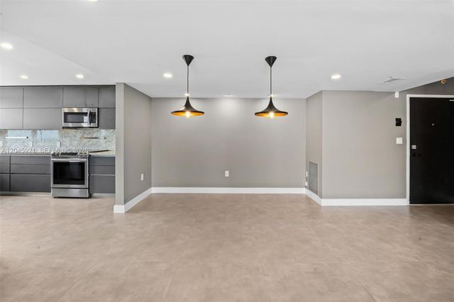 2801 NE 183rd St 1801W, Aventura, FL 33160