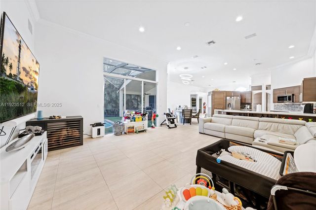 2994 Oakbrook Dr, Weston, FL 33332