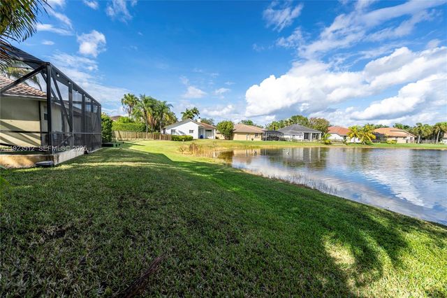 2994 Oakbrook Dr, Weston, FL 33332