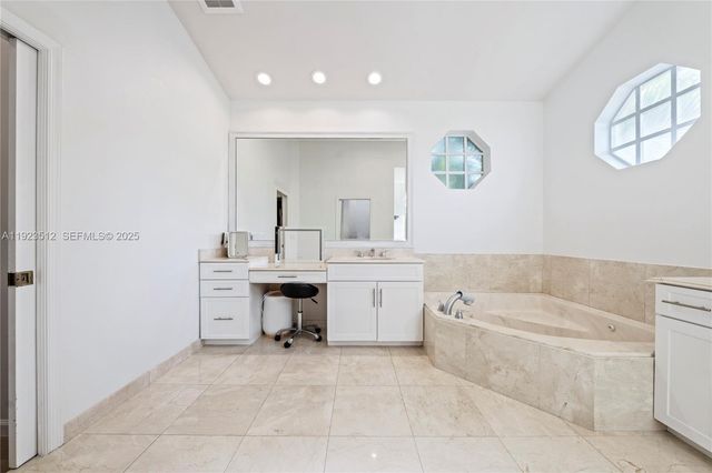 2994 Oakbrook Dr, Weston, FL 33332