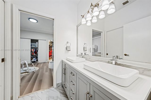 2994 Oakbrook Dr, Weston, FL 33332