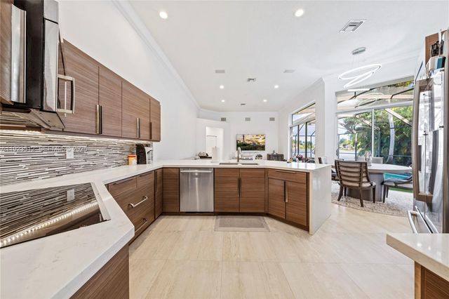 2994 Oakbrook Dr, Weston, FL 33332