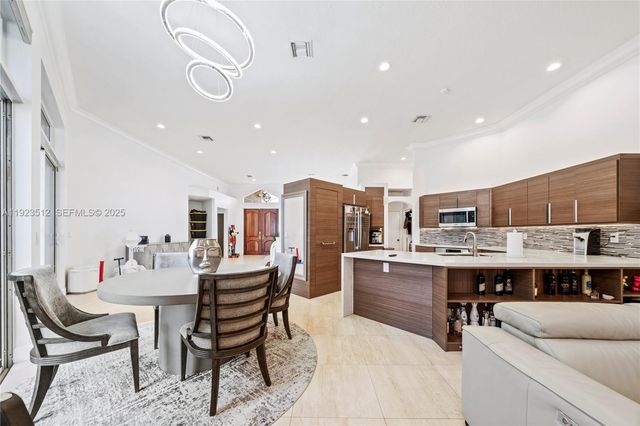 2994 Oakbrook Dr, Weston, FL 33332