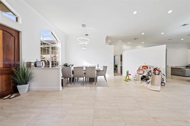 2994 Oakbrook Dr, Weston, FL 33332