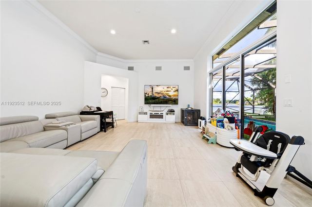 2994 Oakbrook Dr, Weston, FL 33332