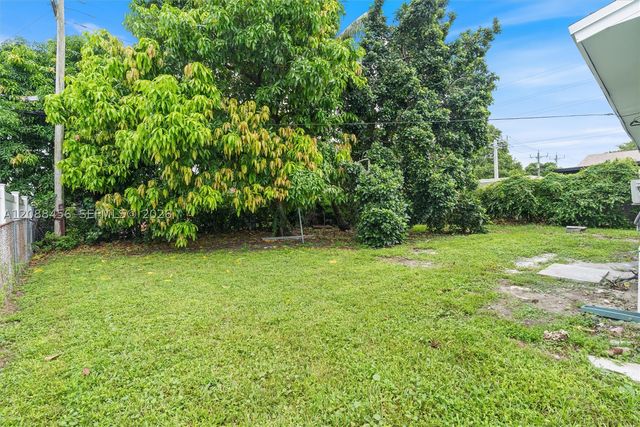 6405 Dawson St, Hollywood, FL 33023