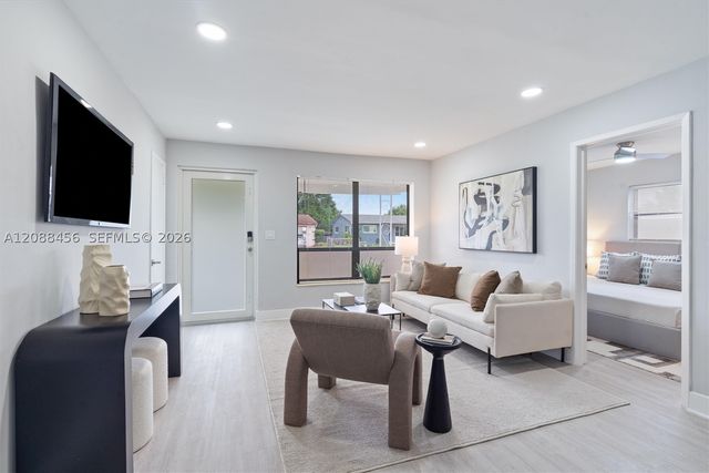 6405 Dawson St, Hollywood, FL 33023